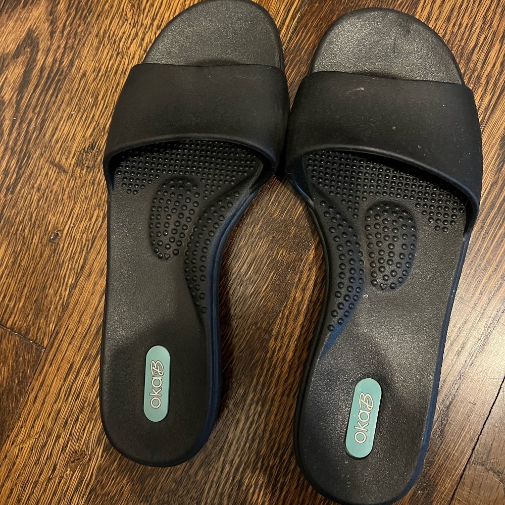 black slides size 7